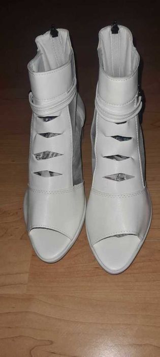 Buty białe nowe ładne.