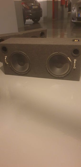 Coluna de som para o carro
