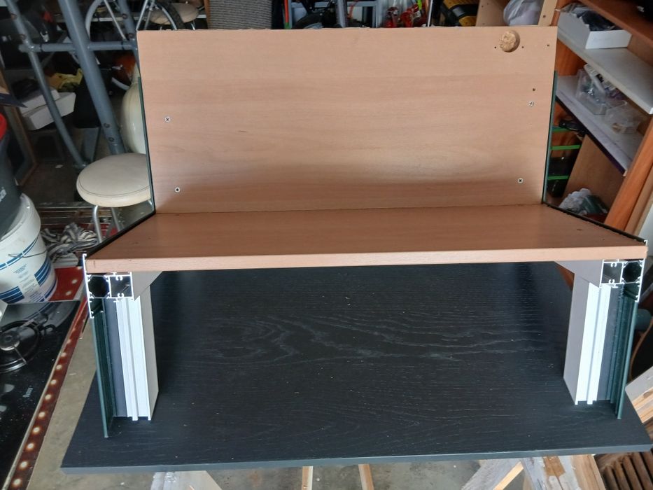 Cavalete/suporte para colagem de aquário.