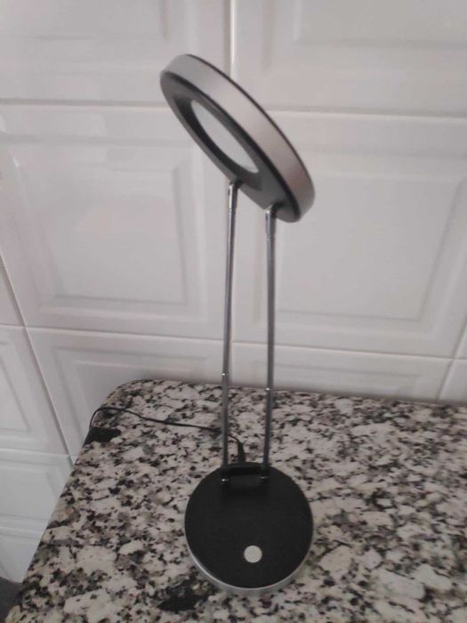 Candeeiro de secretária led extensível impecável