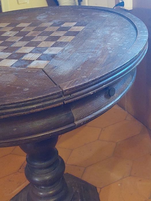 Mesa de jogo redonda