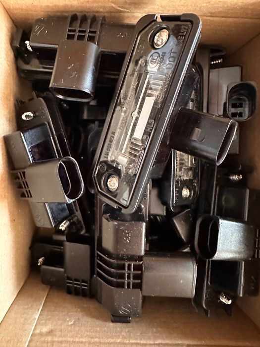 1J6943021B Плафон підсвітки номера VW Golf4 Polo Bora Beetle Lupo Fox