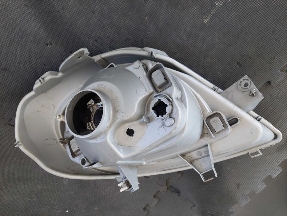 farol esq. Renault trafic