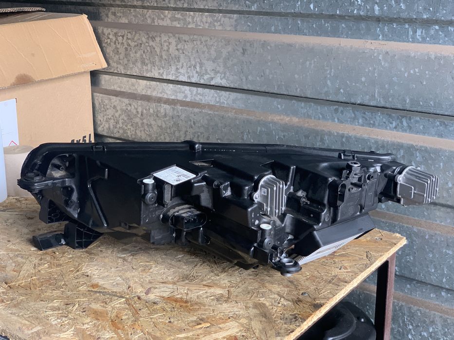 Фара передня права Шкода Октавія А8, Skoda Octavia A8 5E4 941 016 А