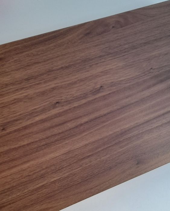 Prateleira suspensa, fixação invisível