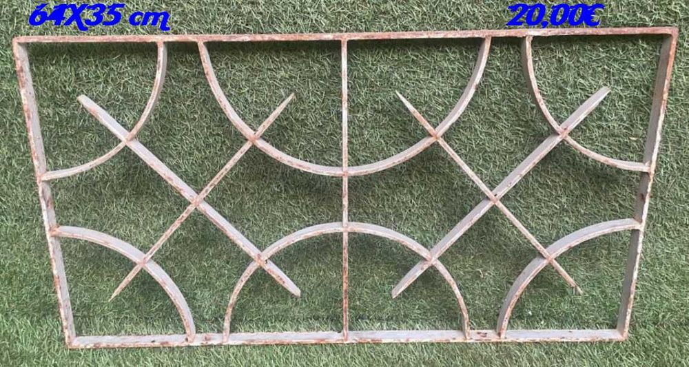 Gradeamentos antigos, de janelas ou postigos de porta em ferro