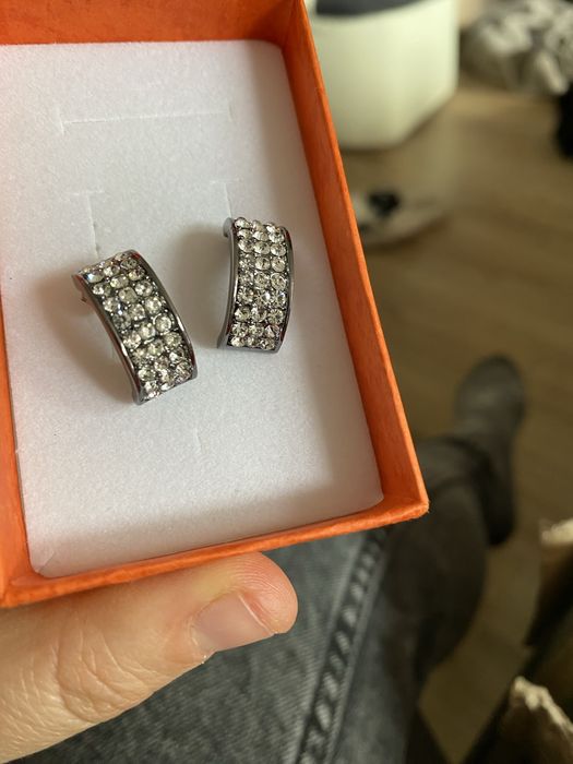 Śliczne błyszcące kolczyki