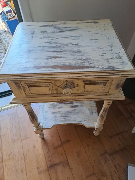 Mesa de cabeceira madeira maciça
