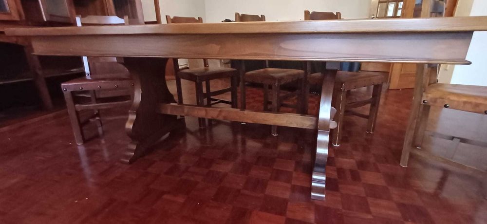 Conjunto de Mesa de Sala com 6 cadeiras Madeira e Pele
