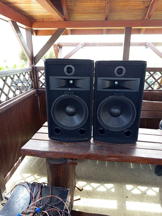 Kolumny podłogowe estradowe