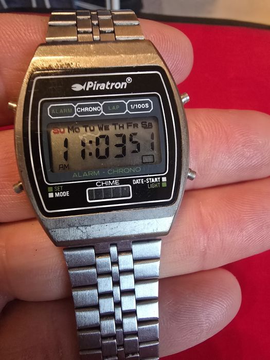 Zegarek elektroniczny Piratron bardzo cieniki