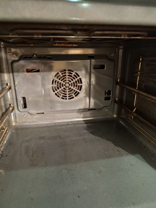 Piekarnik do zabudowy Siemens.