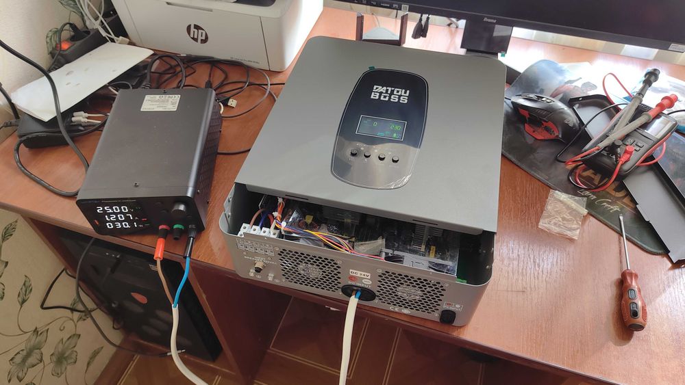 Інвертор гібридний Datouboss DT2430 (24 В/3 кВт)