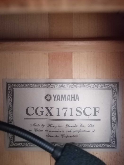 Yamaha CGX-171 SCF (nylon, amplificada, cutaway) + MONO M80-SAD-BLK