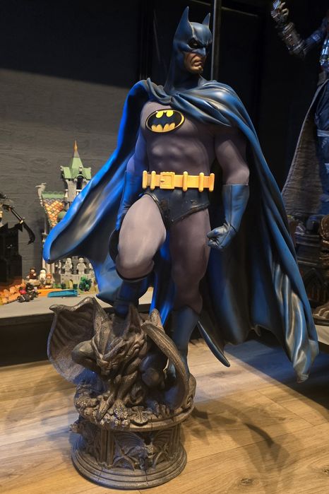 Продам Sideshow premium Batman Mondern Age 1/4 deluxe