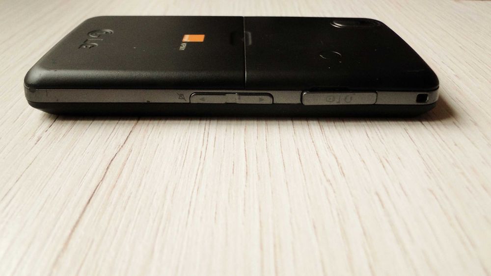 Telefon komórkowy LG KP-501