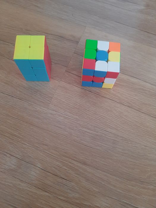 2 kostki rubika.