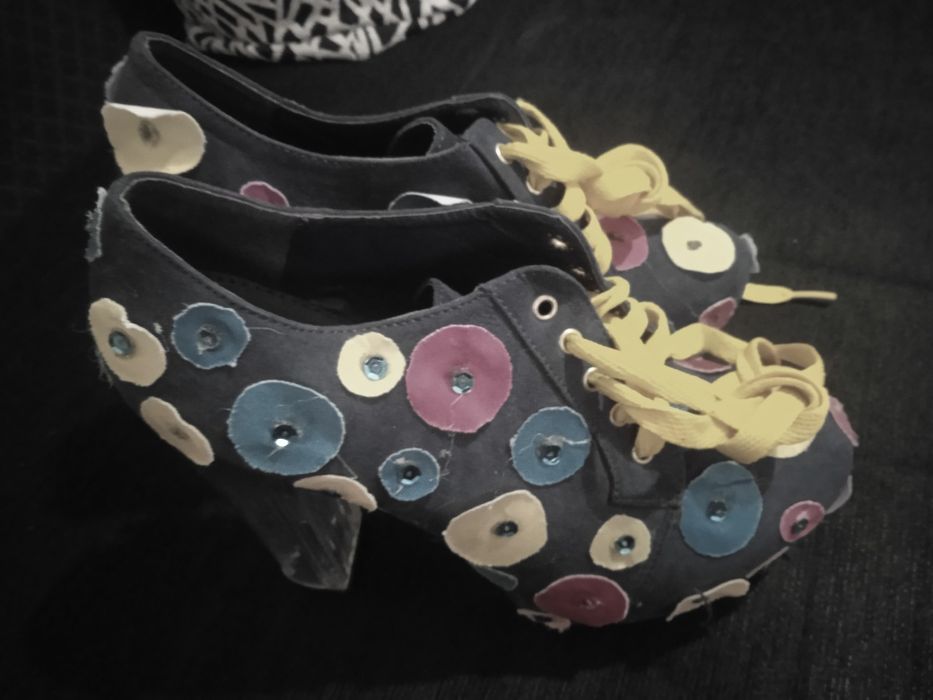 Sapatos com plataforma como novos