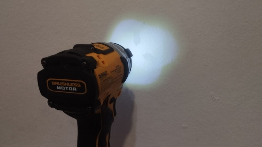 Aparafusadeira nova sem ou com a bateria 

80 sem bateria ou 
110 com