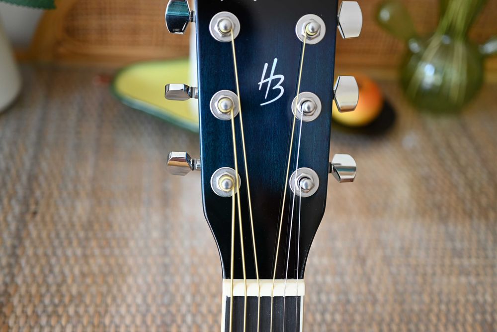 Gitara elektroakustyczna Harleya z pokrowcem