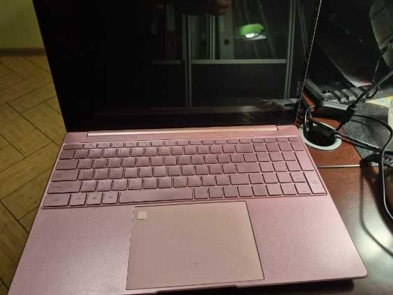 Laptop 15,6'' różowy, aluminium, thin, RAM 8GB SSD 1 TB 64 bit