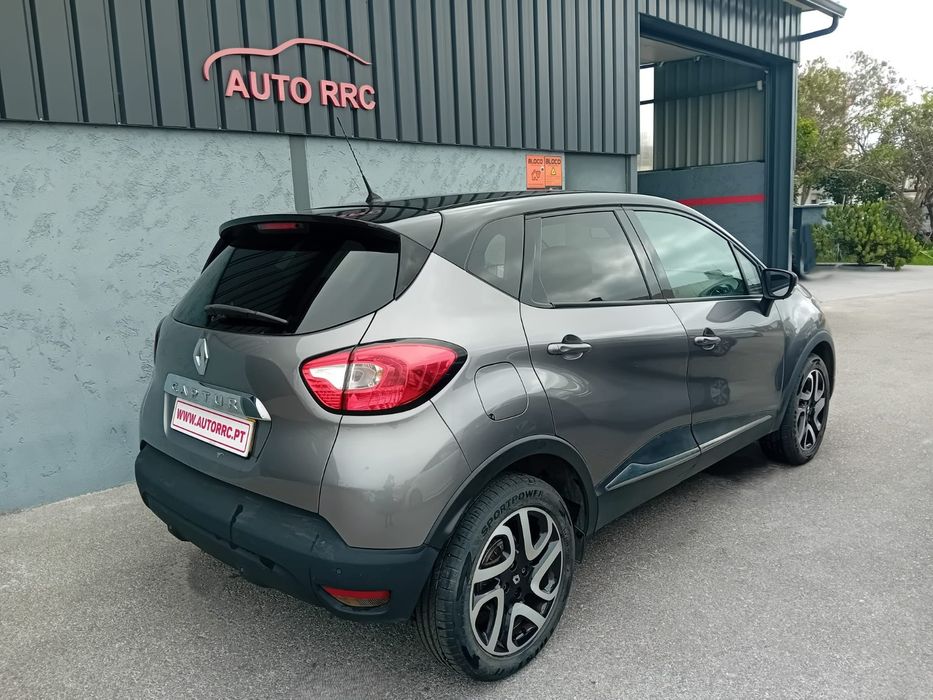 Renault Captur 0.9 tce Exclusive - Nacional  ( pequeno sinistro  )