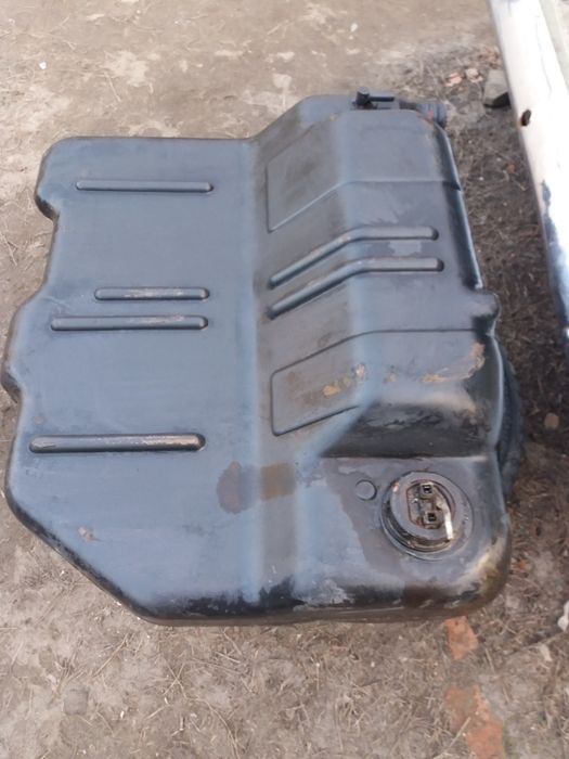 Бензобак Москвич 2141 пласмасовый.