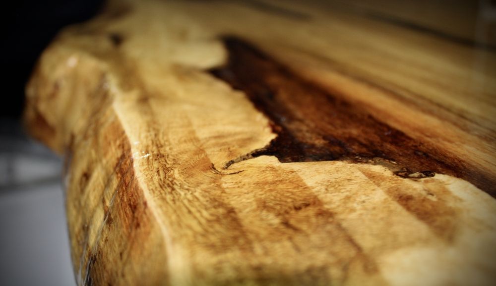 Stół dębowy z żywicą. Monolit