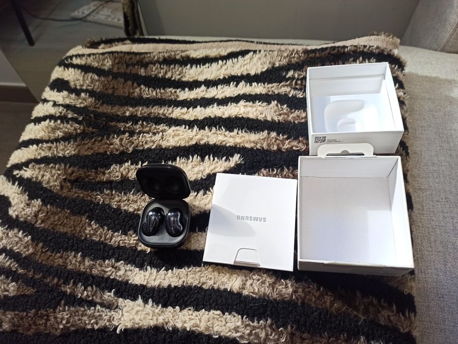 Samsung Galaxy buds live