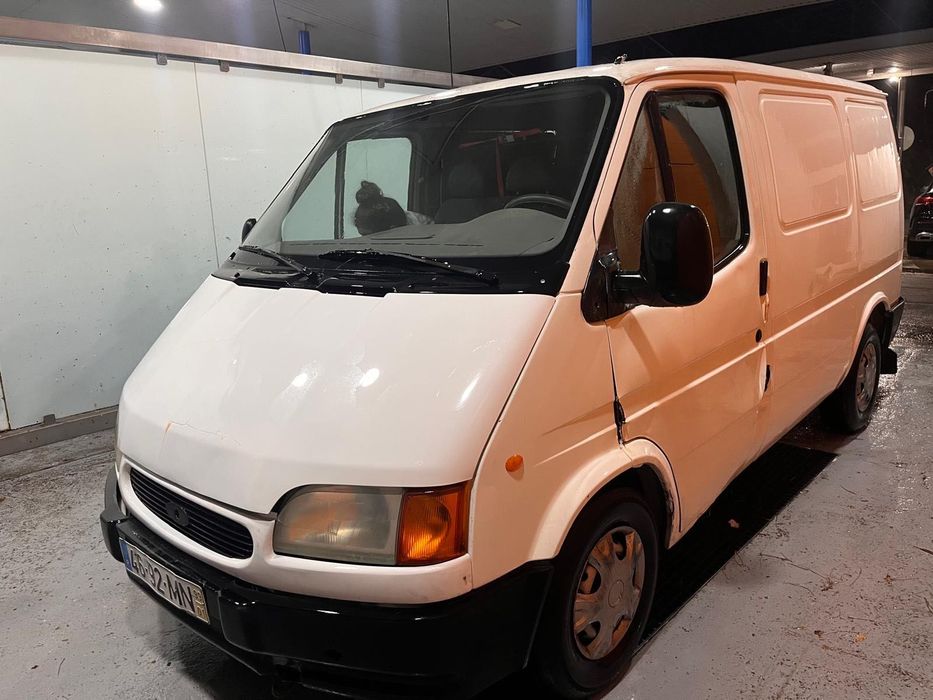 Ford transit pronta a andar