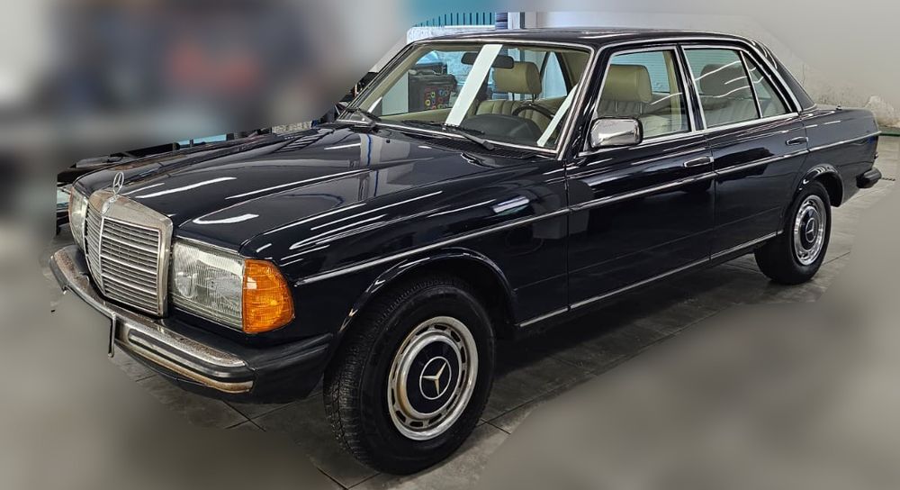 Daimler Mercedes-Benz W123 300D Automatic