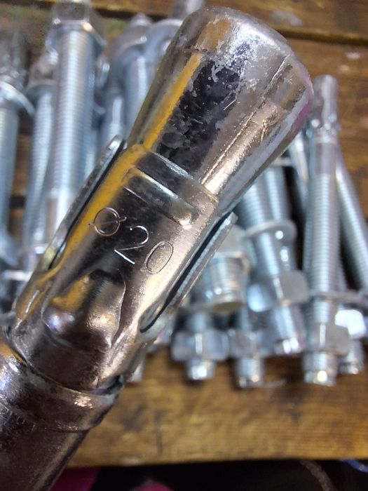 Kotwy do betonu 20 x 200 mm x 20 szt