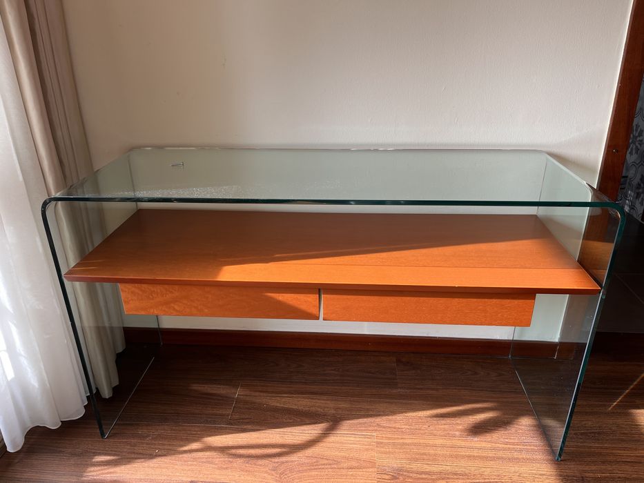 Aparador/Consola de vidro com gavetas em cerejeira