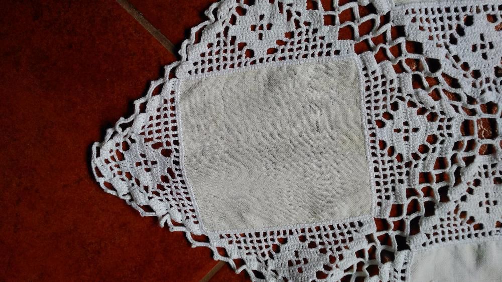 Renda caseira branca