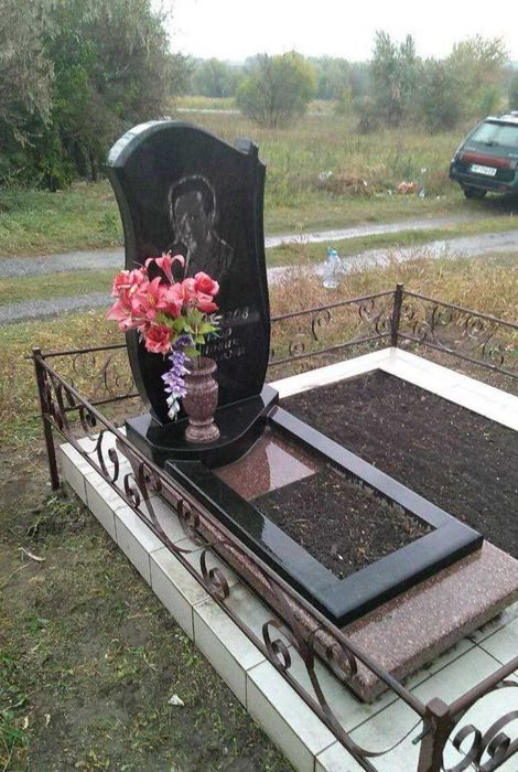 Прибирання могил Київ. Уборка могил Киев