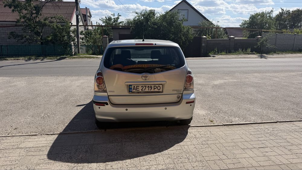 Toyota Corolla  Verso 2005