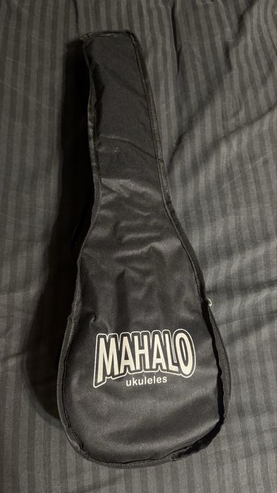 нове укулеле MAHALO