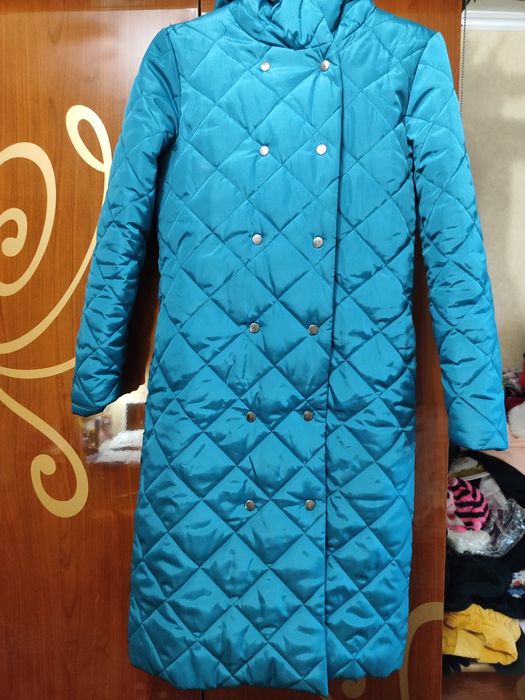 Пальто жіноче демісезонне.