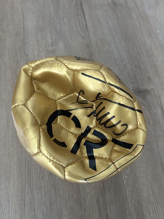 Bola dourada autografada CR7 Cristiano Ronaldo