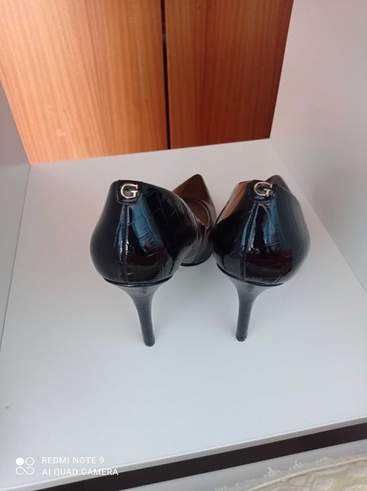 Stiletto marca GUESS