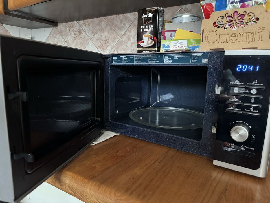 Продам мікрохвильову піч Samsung MS23F302TAS/UA.
