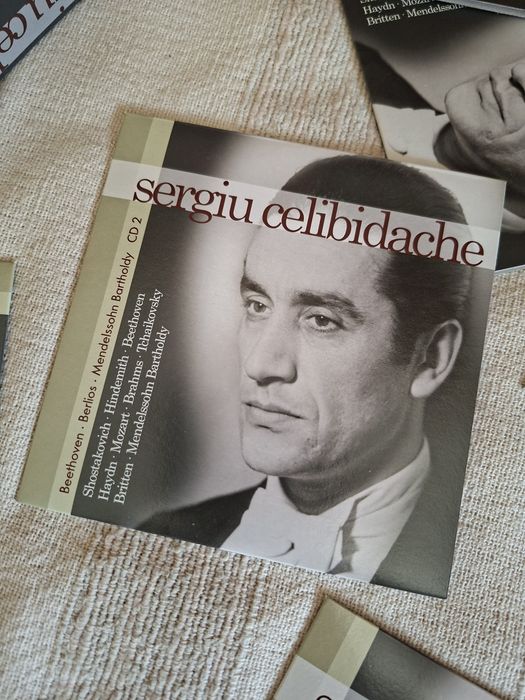 Caixa com 10 cds de maestro Sergiu Selibidache