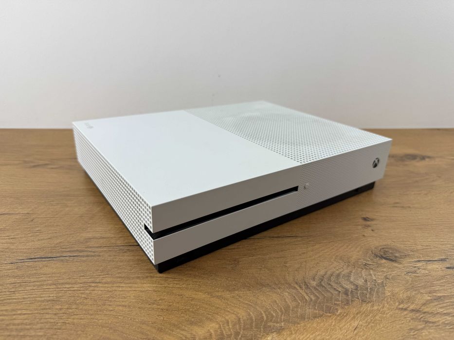 Konsola Xbox One S 1000GB + pad, wersja NA PŁYTY, komplet kabli - GRY