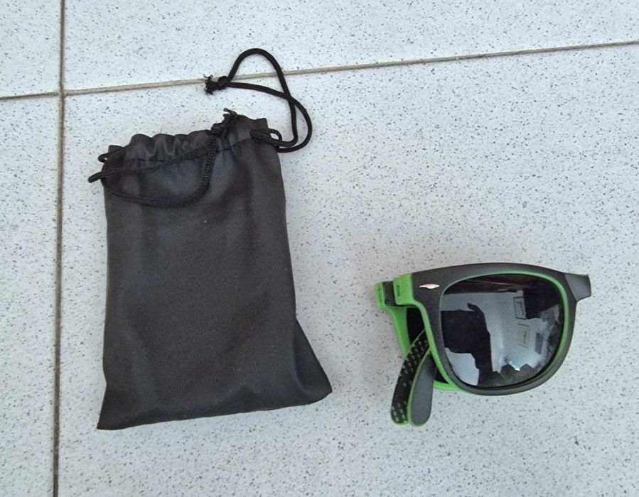 Óculos de sol pretos e verdes dobráveis Heineken - novos