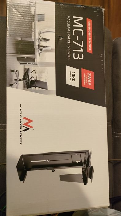 Wieszak pod komputer