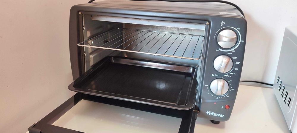 Forno Tristar preto 28 litros em bom estado