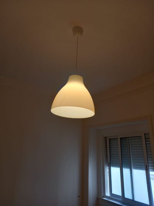 3 candeeiros preto com 2 brabcoe de oferta