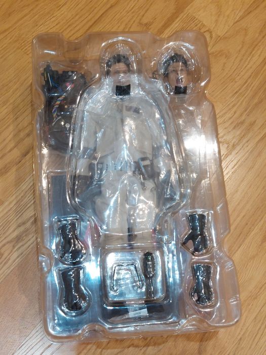 Present toys: 4 figurki z filmu Ghostbusters [skala 1/6]