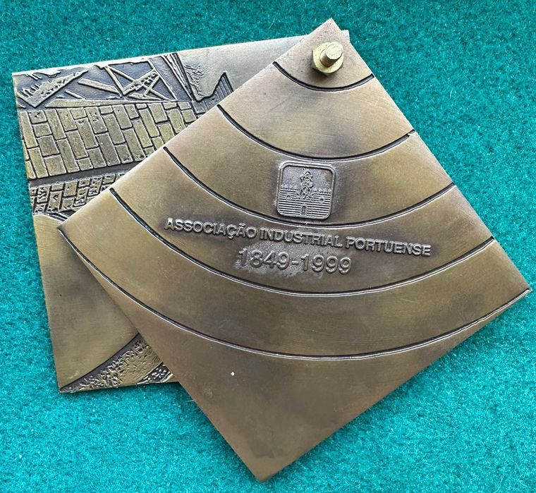 Medalha dupla associação industrial portuense