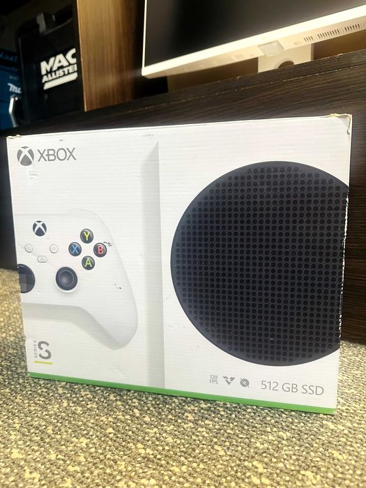 Xbox Series S – 512 GB / 2 pady – Stan bardzo dobry!